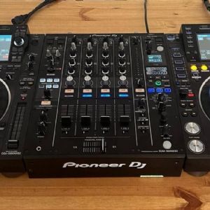 Pioneer CDJ 2000 NXS-2 Pair och DJM 900 NXS-2 Mixe